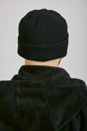 Шапка с отворотом, черный - интернет магазин Полигон